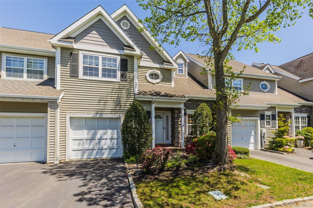 15 Scarborough Drive, Smithtown, NY 11787