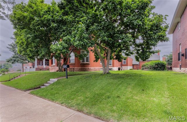 3835 Westminster Place, St Louis, MO 63108