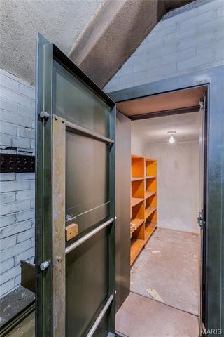 3835 Westminster Place, St Louis, MO 63108