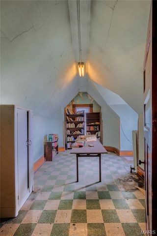3835 Westminster Place, St Louis, MO 63108
