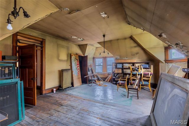 3835 Westminster Place, St Louis, MO 63108