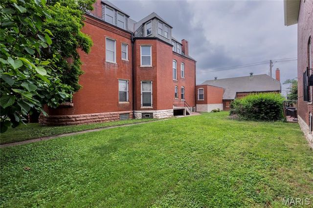 3835 Westminster Place, St Louis, MO 63108
