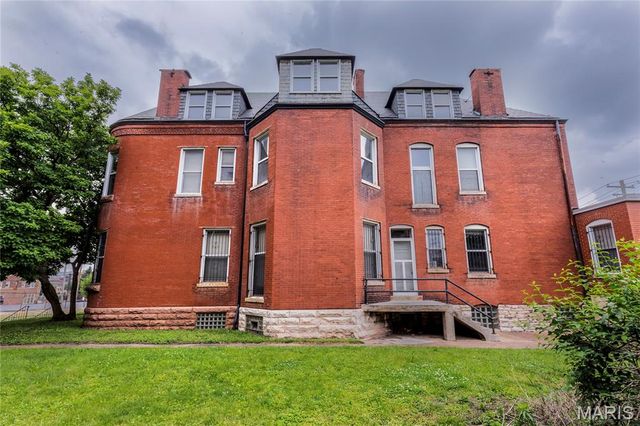 3835 Westminster Place, St Louis, MO 63108