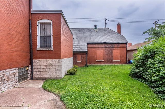 3835 Westminster Place, St Louis, MO 63108