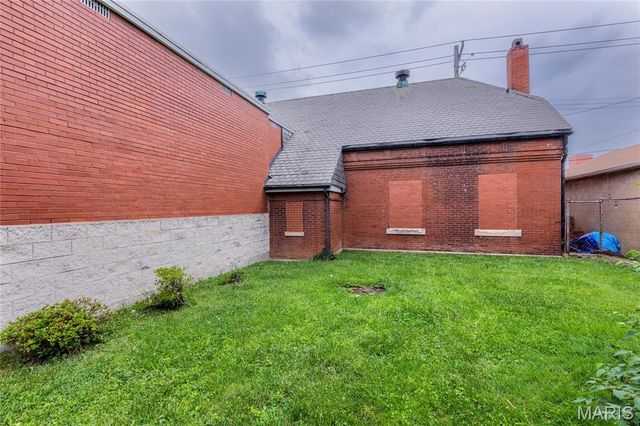 3835 Westminster Place, St Louis, MO 63108