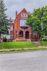 3835 Westminster Place, St Louis, MO 63108