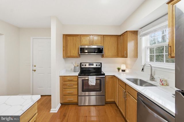 807 EASTERN POINT RD, Annapolis, MD 21401