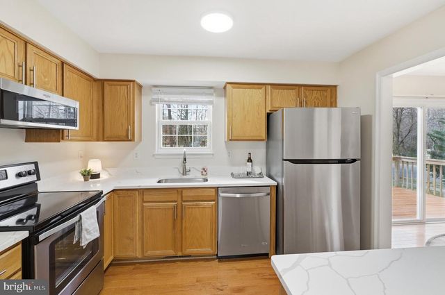 807 EASTERN POINT RD, Annapolis, MD 21401