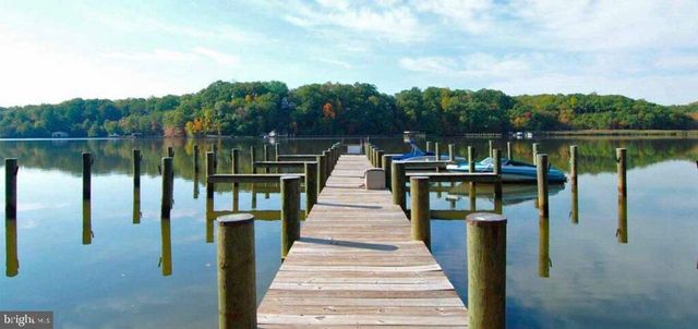 807 EASTERN POINT RD, Annapolis, MD 21401