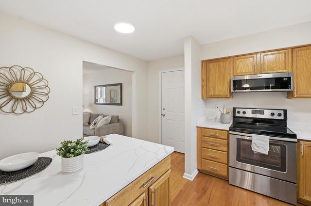 807 EASTERN POINT RD, Annapolis, MD 21401