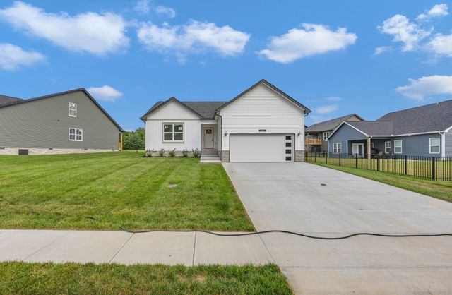 370 Galway Dr, Clarksville, TN 37042