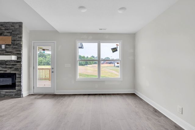 370 Galway Dr, Clarksville, TN 37042