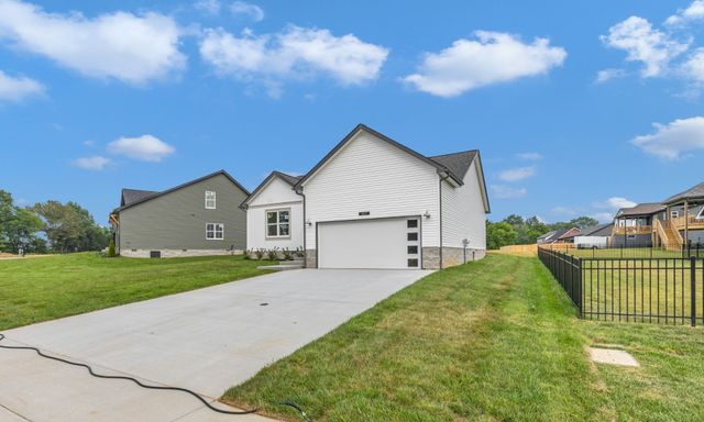 370 Galway Dr, Clarksville, TN 37042