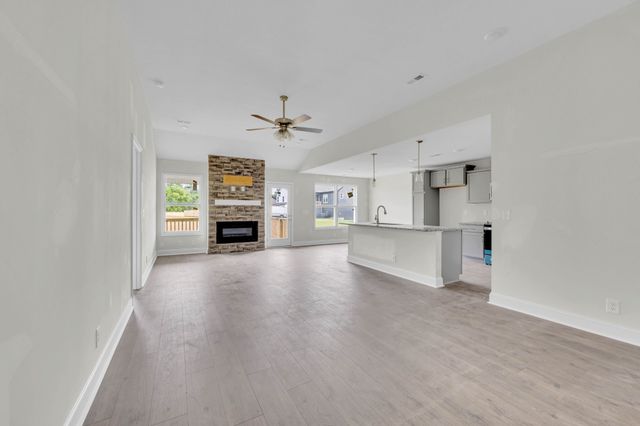 370 Galway Dr, Clarksville, TN 37042