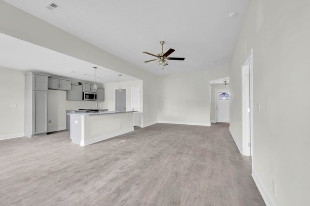 370 Galway Dr, Clarksville, TN 37042