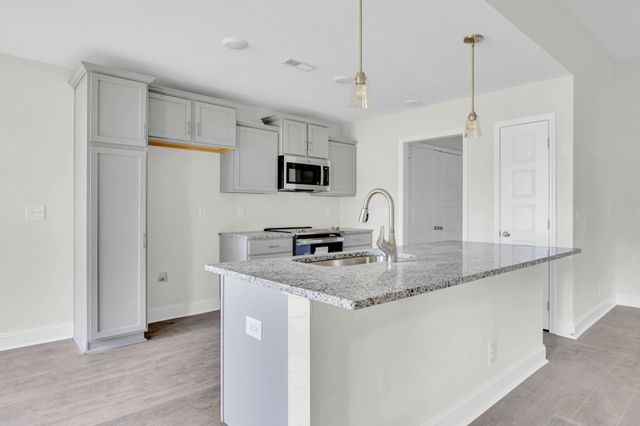 370 Galway Dr, Clarksville, TN 37042