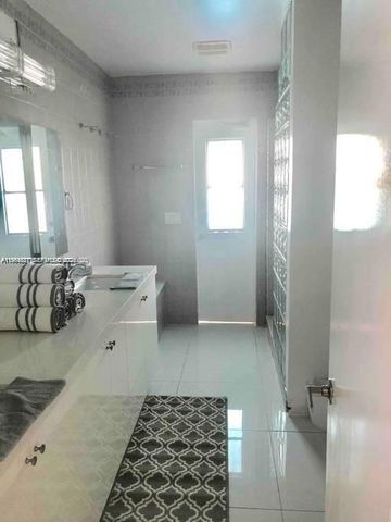 17521 SW 93rd Ave 1, Palmetto Bay, FL 33157