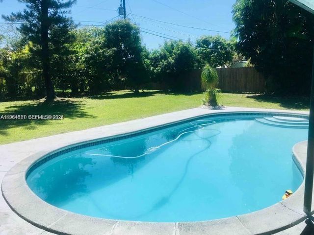 17521 SW 93rd Ave 1, Palmetto Bay, FL 33157