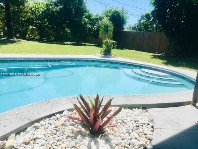 17521 SW 93rd Ave 1, Palmetto Bay, FL 33157