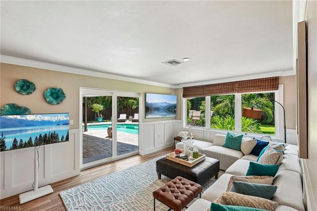 510 96th AVE N, Naples, FL 34108