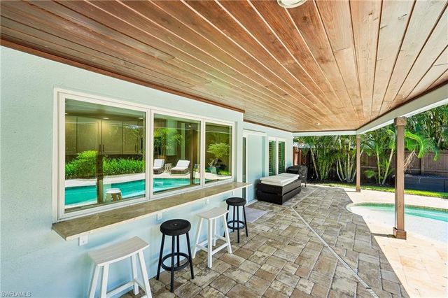 510 96th AVE N, Naples, FL 34108