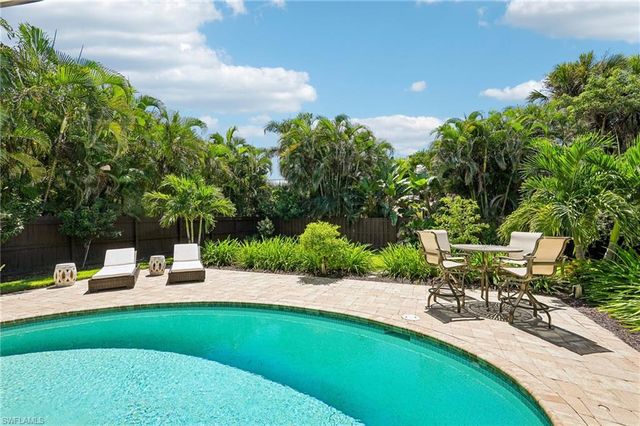 510 96th AVE N, Naples, FL 34108