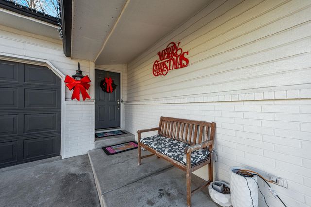 310 N Miles Ave, Valley Center, KS 67147