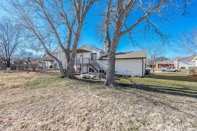 310 N Miles Ave, Valley Center, KS 67147