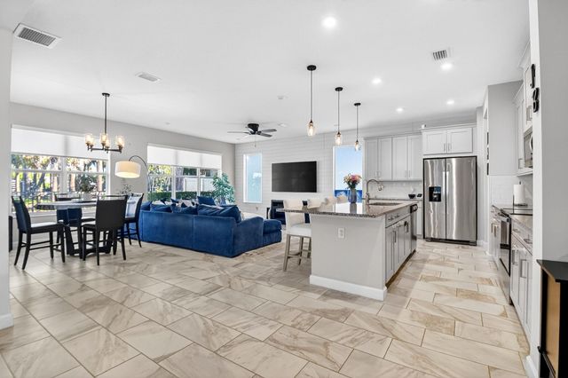 6613 Pointe Of Woods Drive, West Palm Beach, FL 33413