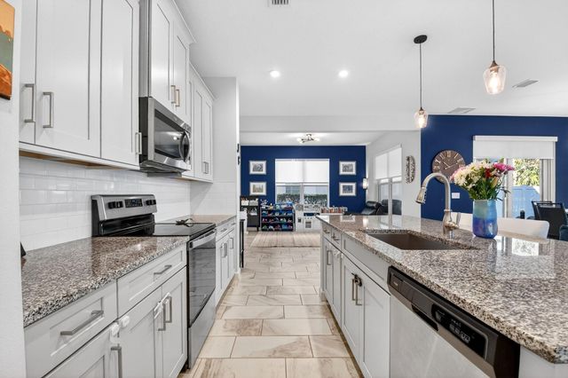 6613 Pointe Of Woods Drive, West Palm Beach, FL 33413