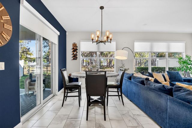 6613 Pointe Of Woods Drive, West Palm Beach, FL 33413