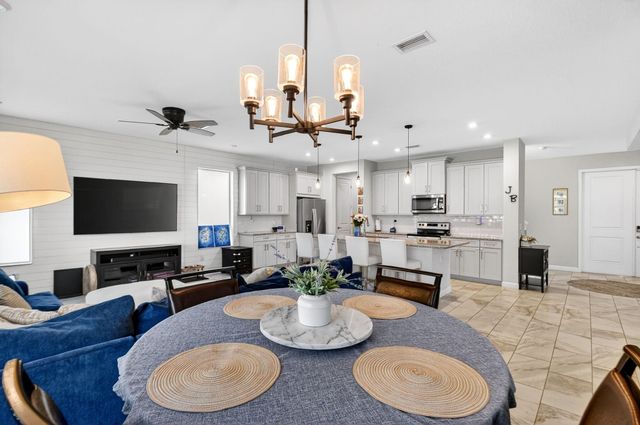 6613 Pointe Of Woods Drive, West Palm Beach, FL 33413