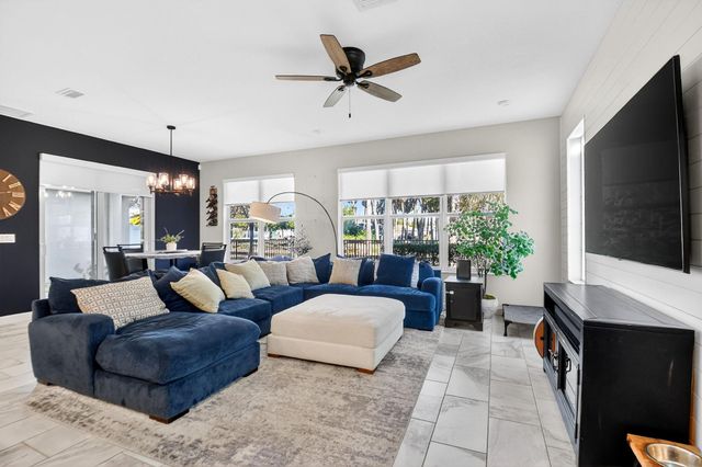 6613 Pointe Of Woods Drive, West Palm Beach, FL 33413