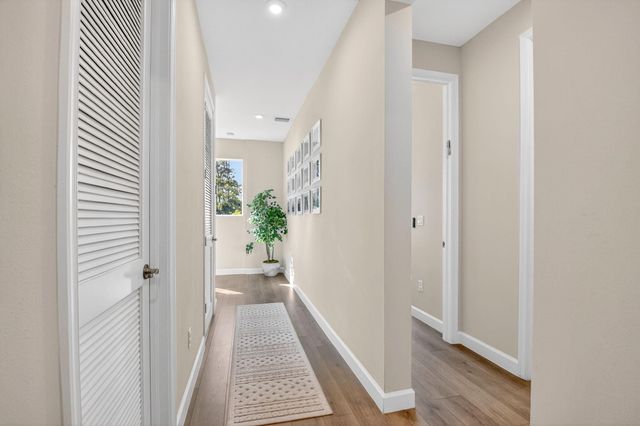 6613 Pointe Of Woods Drive, West Palm Beach, FL 33413