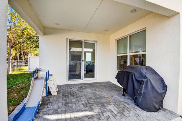 6613 Pointe Of Woods Drive, West Palm Beach, FL 33413