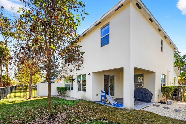 6613 Pointe Of Woods Drive, West Palm Beach, FL 33413