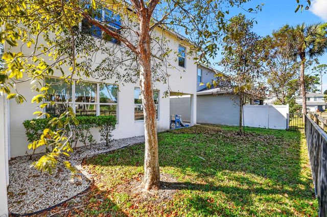 6613 Pointe Of Woods Drive, West Palm Beach, FL 33413