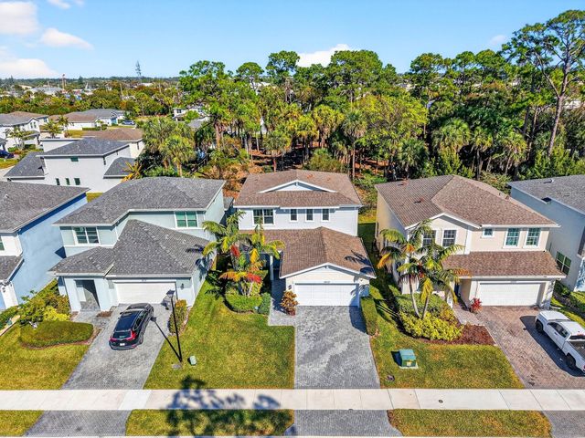 6613 Pointe Of Woods Drive, West Palm Beach, FL 33413