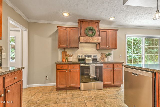 495 Deck Valley Road, Bristol, TN 37620