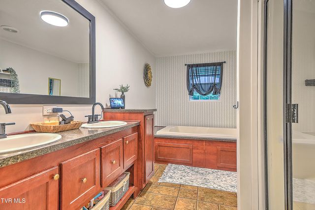 495 Deck Valley Road, Bristol, TN 37620