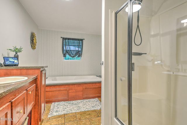 495 Deck Valley Road, Bristol, TN 37620