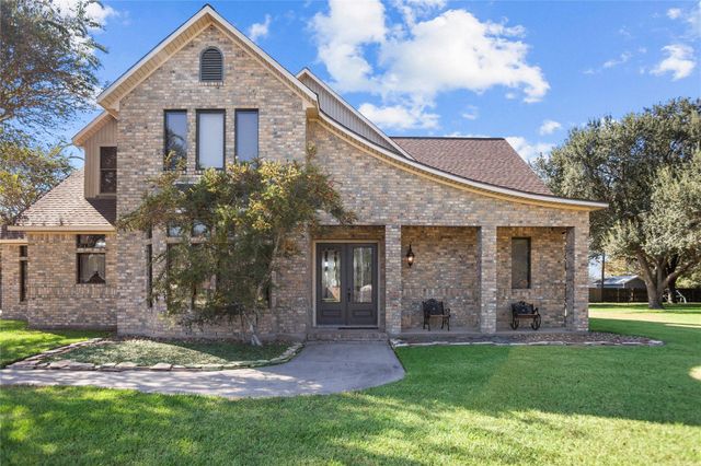 12315 Fisher Drive, Mont Belvieu, TX 77523