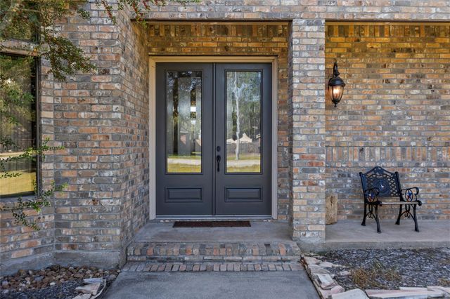 12315 Fisher Drive, Mont Belvieu, TX 77523