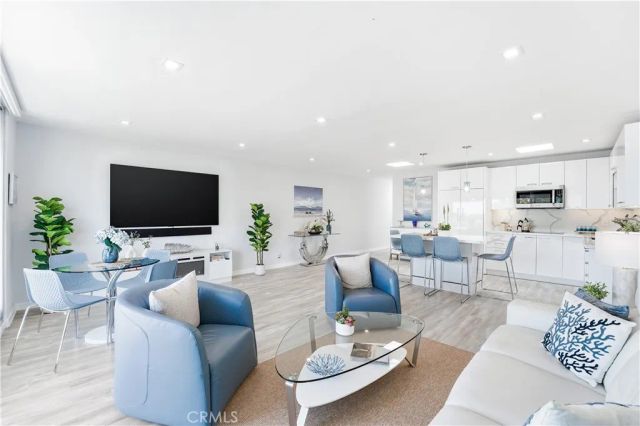 383 Bay Shore Avenue 407, Long Beach, CA 90803