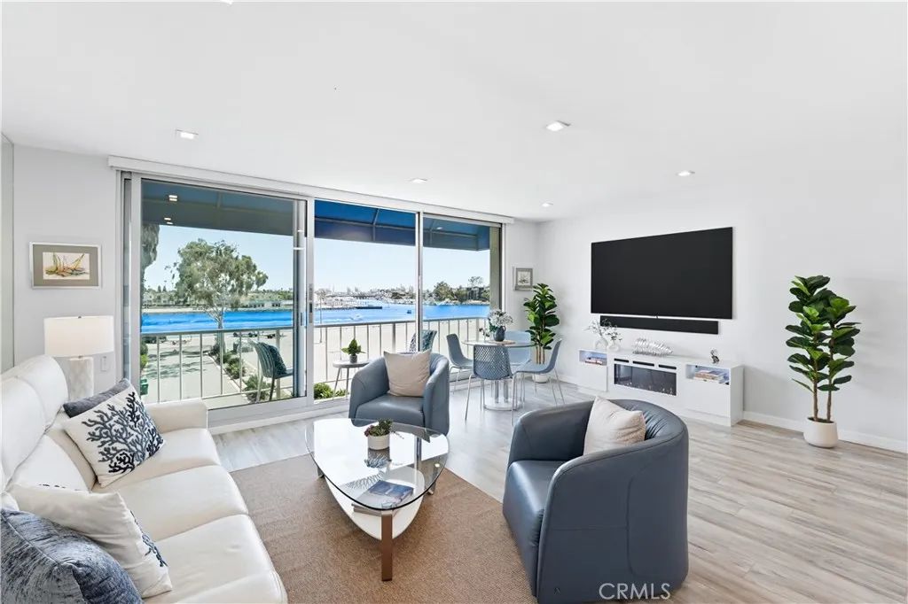 383 Bay Shore Avenue 407, Long Beach, CA 90803
