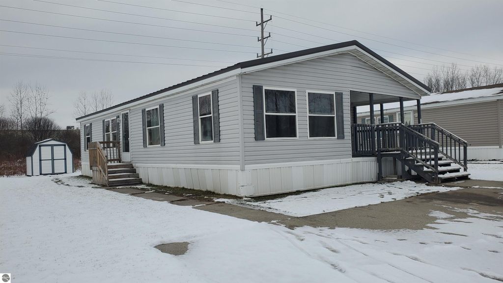 Image 1 of property listing at 2770 S Ivy Lane LOT 143, Mt Pleasant, MI 48858