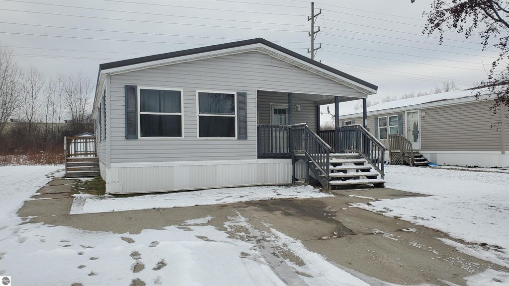 Image 15 of property listing at 2770 S Ivy Lane LOT 143, Mt Pleasant, MI 48858