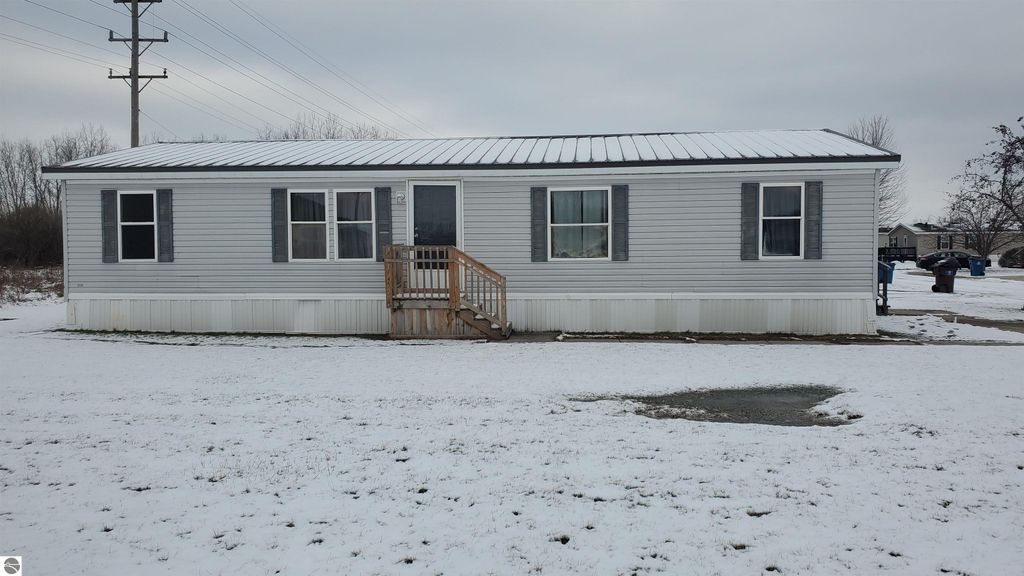 Image 16 of property listing at 2770 S Ivy Lane LOT 143, Mt Pleasant, MI 48858