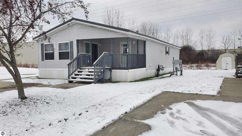 Image 18 of property listing at 2770 S Ivy Lane LOT 143, Mt Pleasant, MI 48858