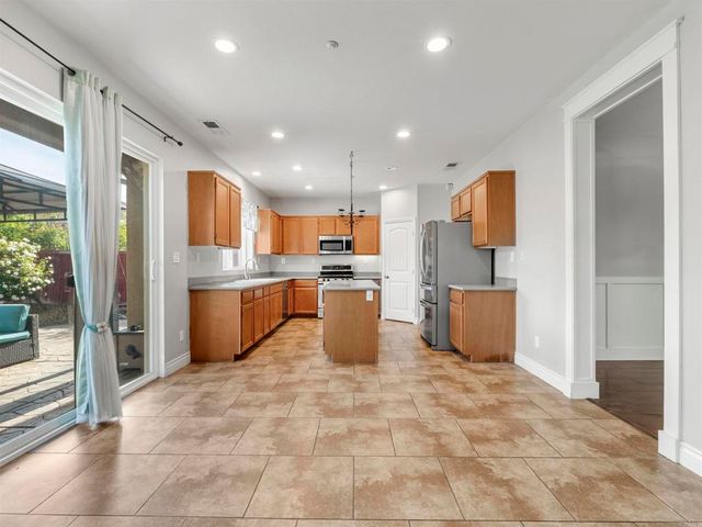 588 Dana Lane, Escondido, CA 92027